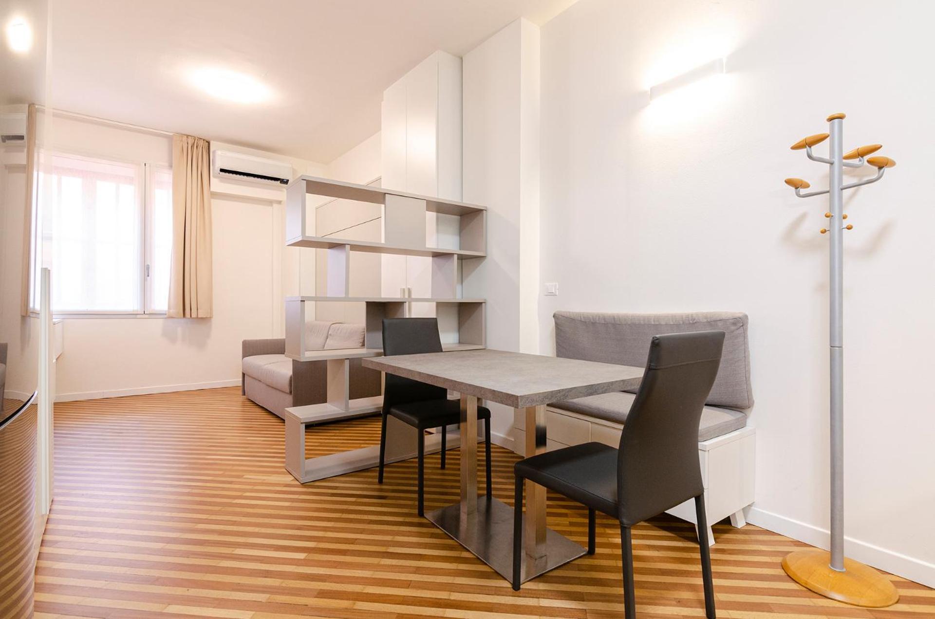 Ugo Bassi Lux Apartment Bologna Exterior photo